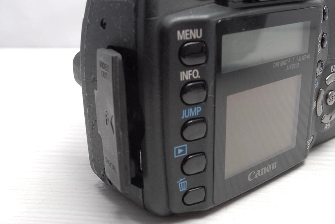 EOS Kiss Digital N すぐ使える CFカードつき一眼レフ