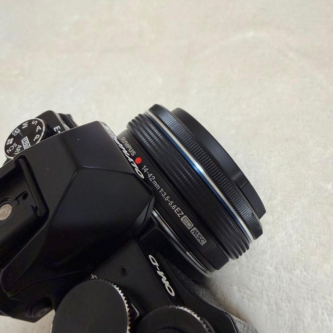【ジャンク品】オリンパス　ミラーレス一眼　om-d e-m10