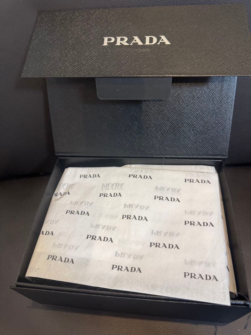 匿名配送PRADA BEAUTYギフトボックスとミントグリーンポーチ・ヘアミスト
