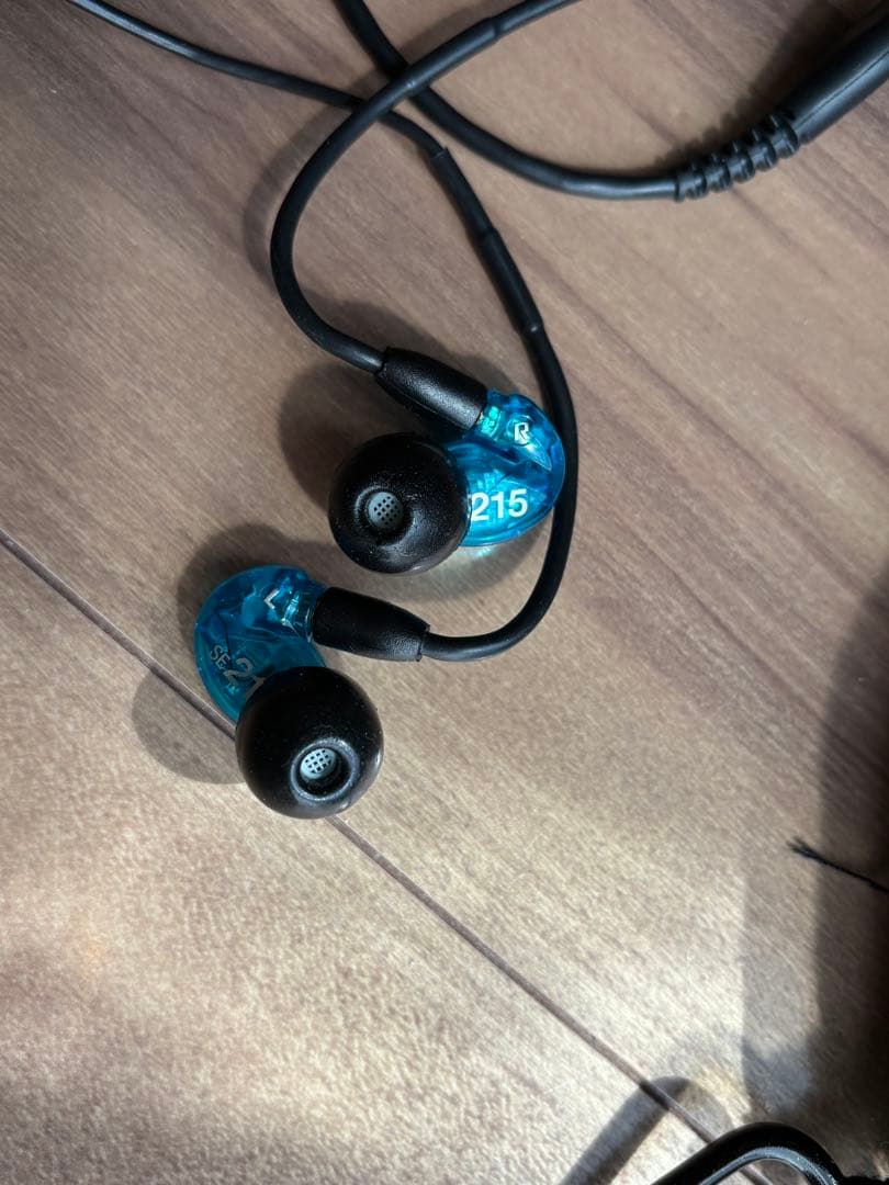 SHURE シュア イヤホン 有線 SE215 ケース付き