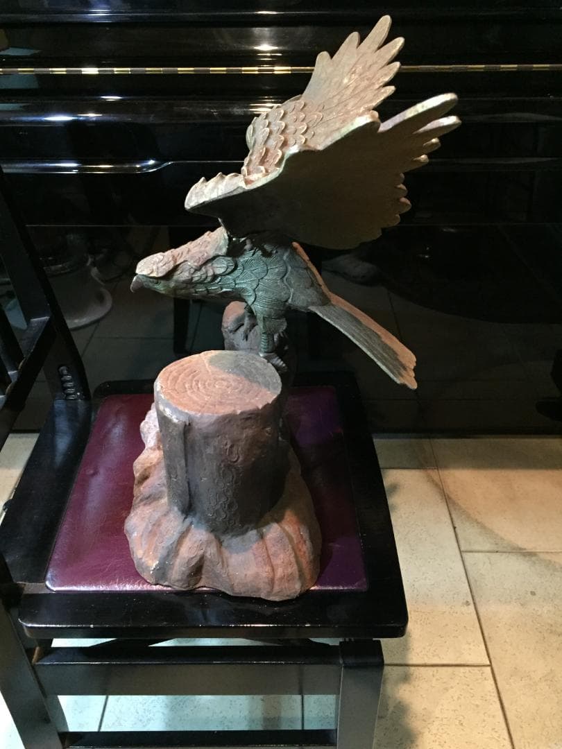 [巨大金属製] 置物　鷹　鷲　金属製　金属工芸品　インテリア　表情が素晴らしい