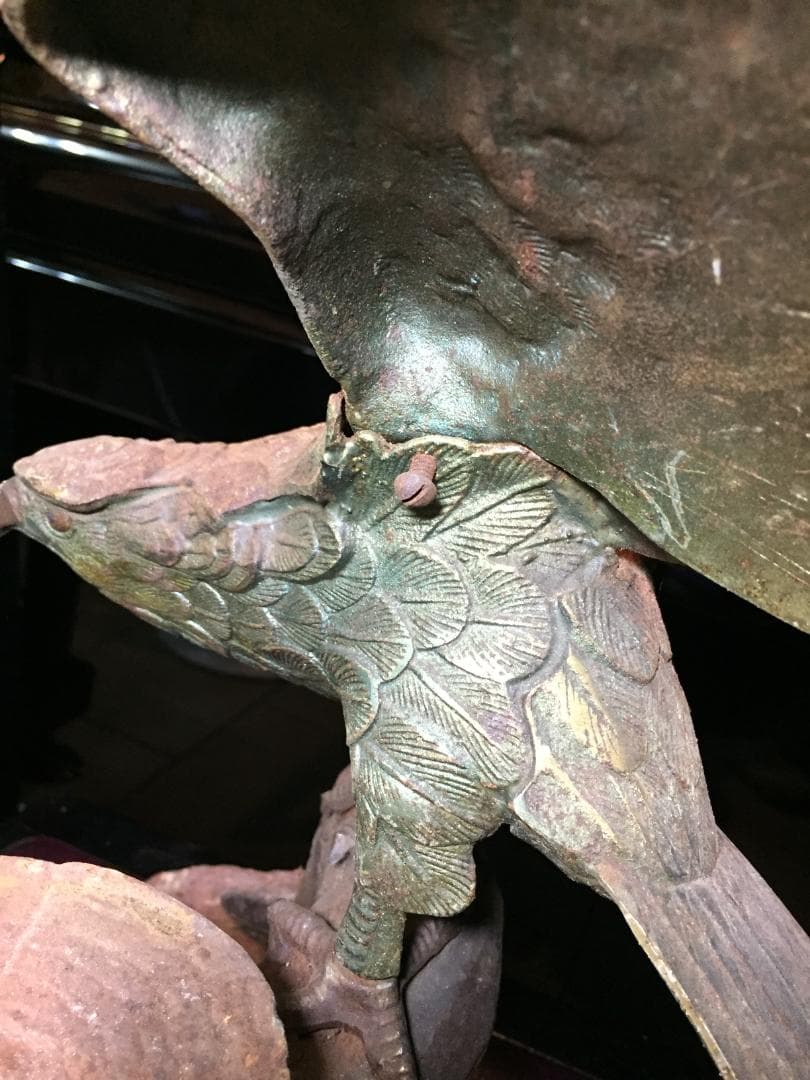 [巨大金属製] 置物　鷹　鷲　金属製　金属工芸品　インテリア　表情が素晴らしい