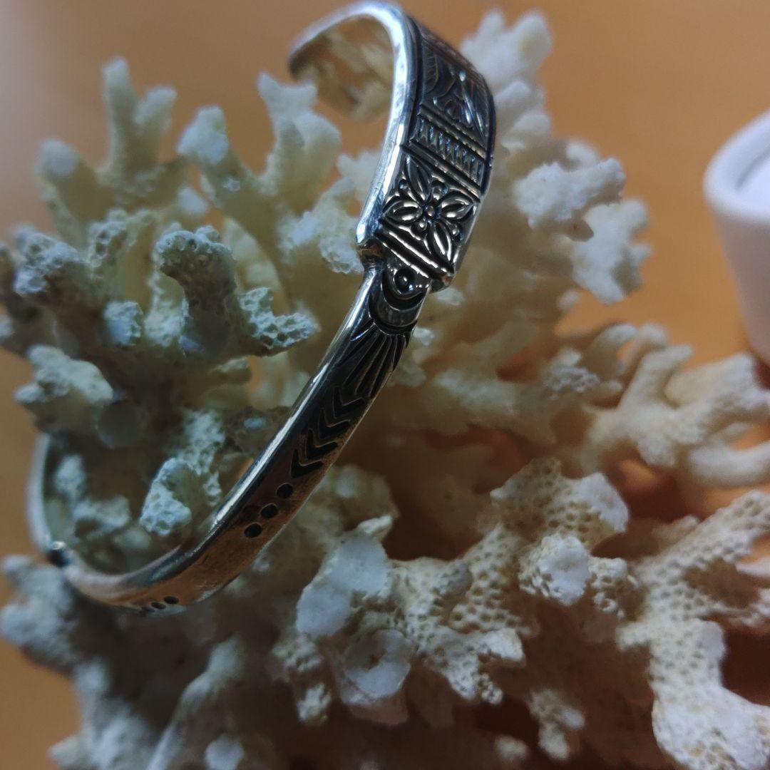 accessories　mauカレンシルバー刻印細バングル