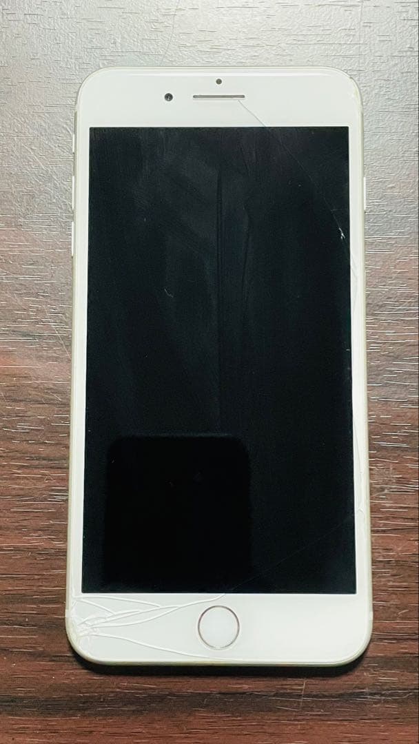 iPhone 8 Plus 画面ひびあり