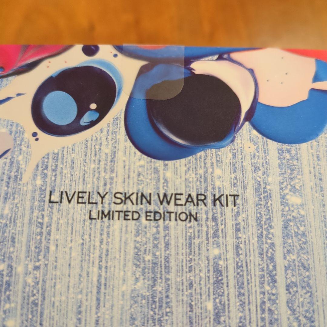 カネボウ　ライブリースキン　ウェア　キット リミテッド　エディションa