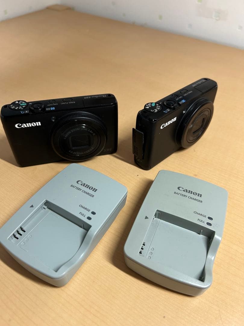Canon コンパクトデジタルカメラ 2台 バッテリーチャージャー付き