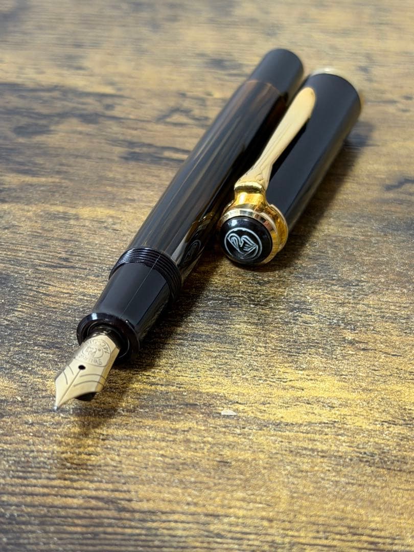 未使用に近い　旧天冠　全金　ブラウン　茶縞　ペリカン　万年筆　F