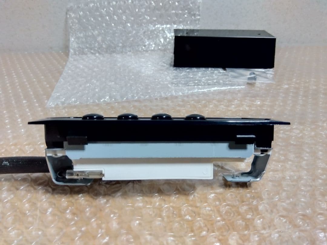 富士工業製 レンジフード 2速用 スイッチ 弱 強 と スイッチカバーです。