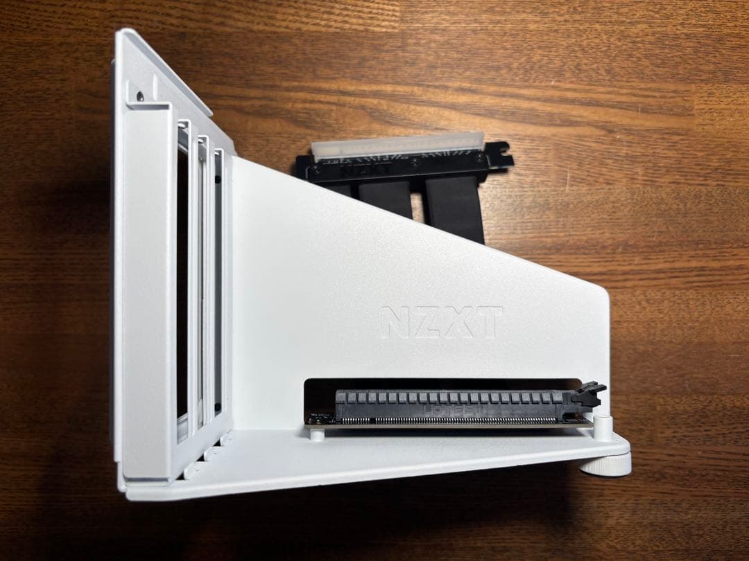 NZXT 垂直型GPUホルダー&ライザーケーブル(PCIE4.0x16ホワイト)