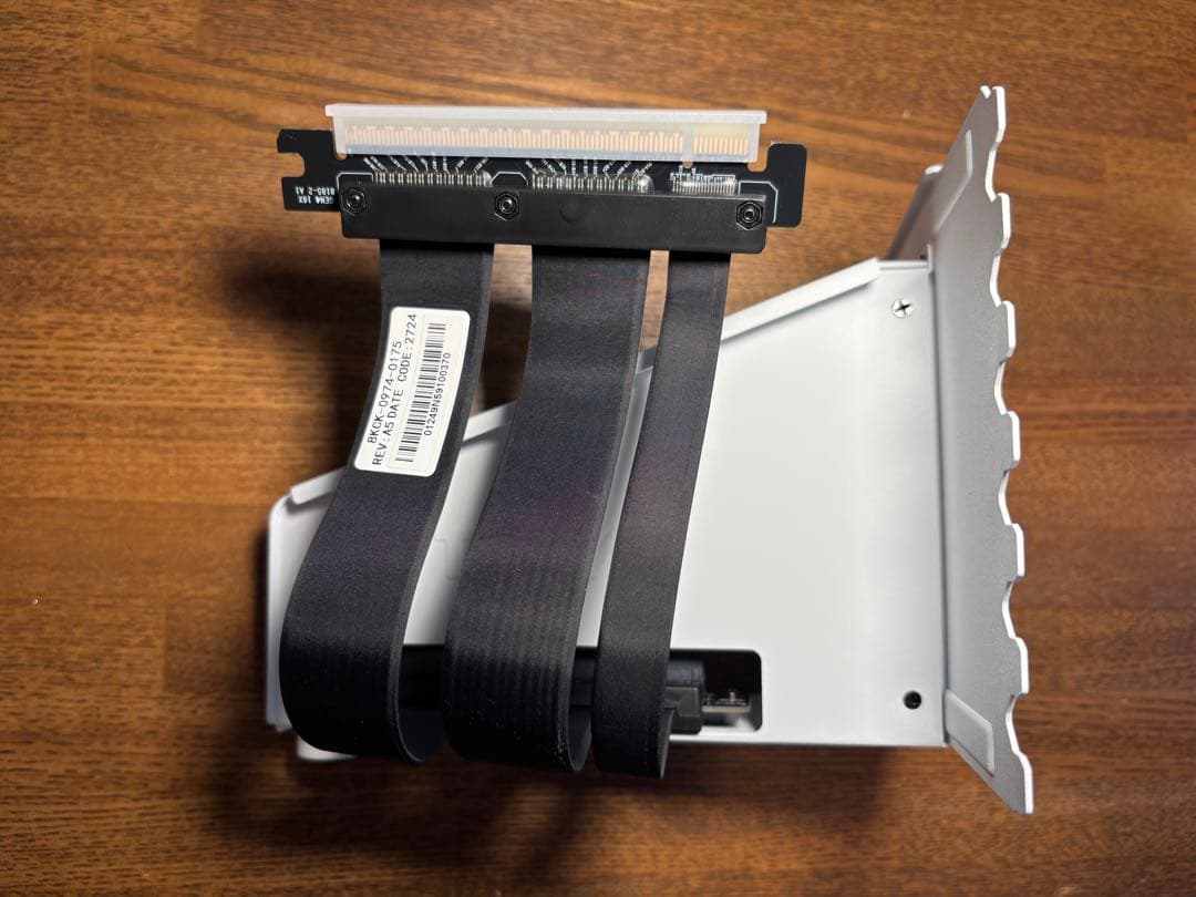 NZXT 垂直型GPUホルダー&ライザーケーブル(PCIE4.0x16ホワイト)