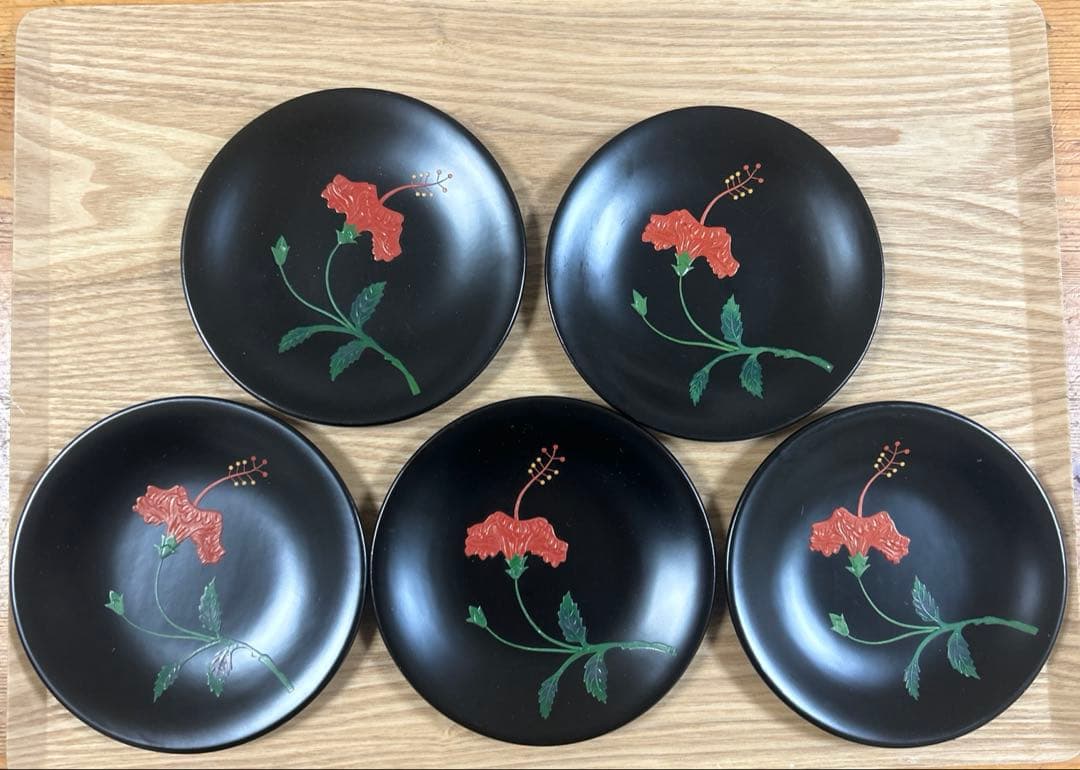 希少　沖縄　琉球漆器　紅房　べんぼう　黒漆　ハイビスカス柄　丸盆　銘々皿５枚