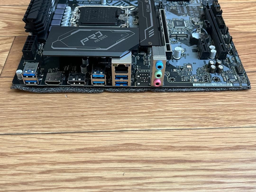 ASRock H670M PRO RS マザーボード