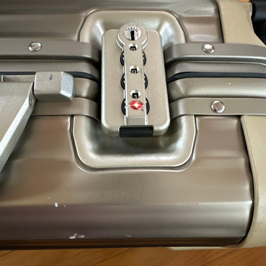 リモワ　RIMOWA トパーズ　チタニウム　32L 機内持込　スーツケース　金