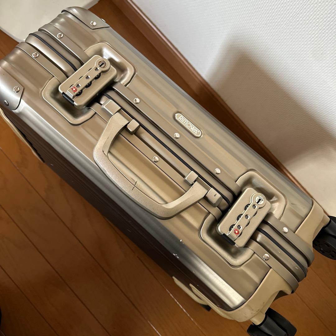 リモワ　RIMOWA トパーズ　チタニウム　32L 機内持込　スーツケース　金