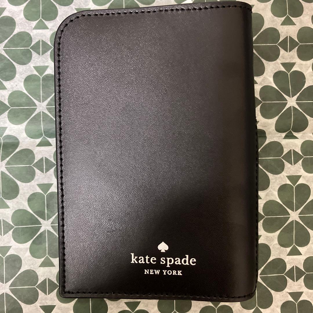 新品　kate spade NEWYORK ケイトスペードパスポートケース