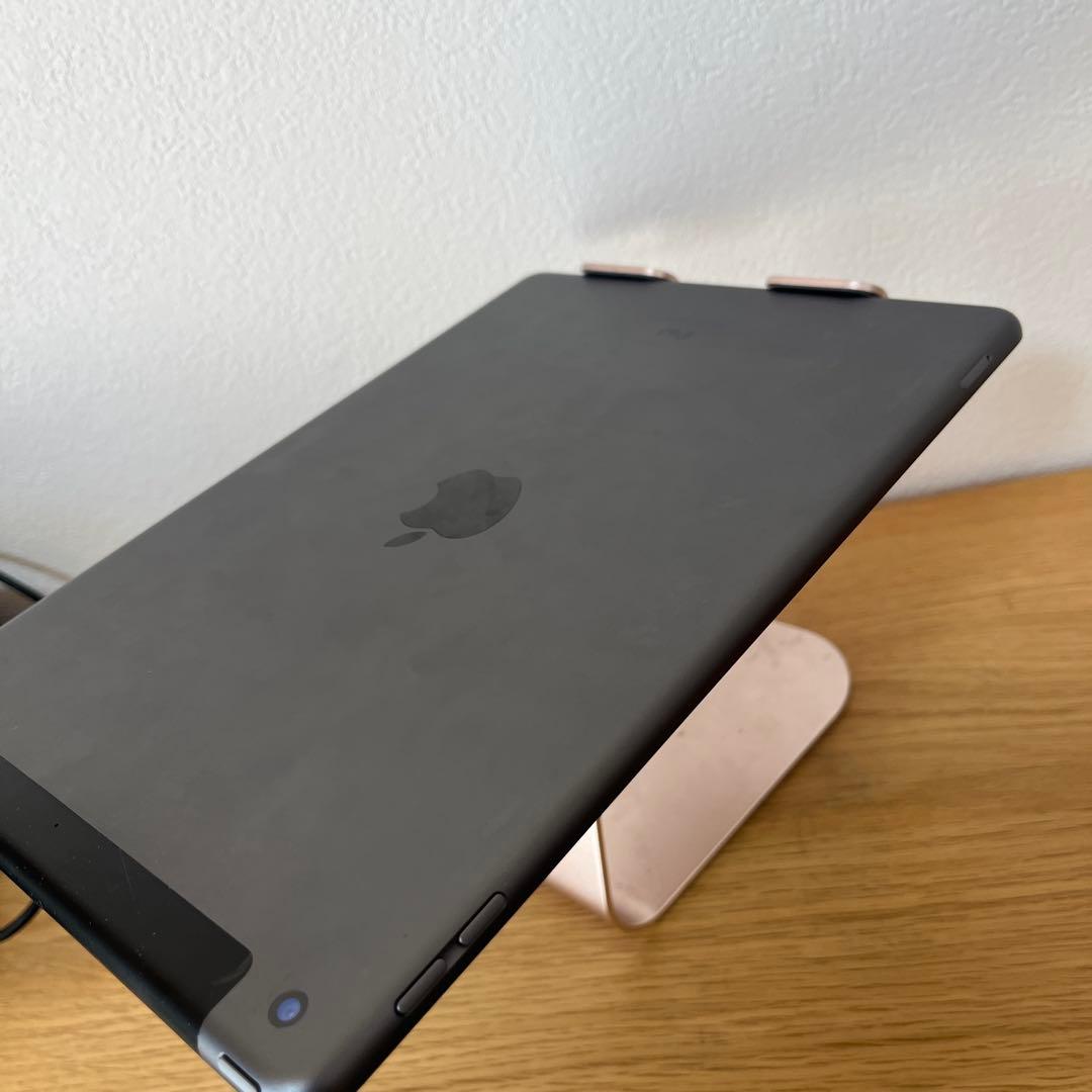 バッテリー99%新品同様！iPad 8世代 Wi-Fi + Cellular