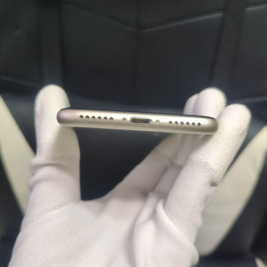 178　美品　iPhone　se3 第3世代　64gb SIMフリー　白　ホワイ