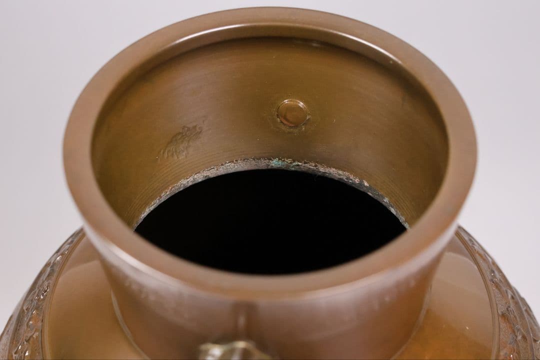 般若勘渓 利休形獅子孔雀文 花瓶 高27cm 鋳物 高岡銅器 斑銅【MB313】