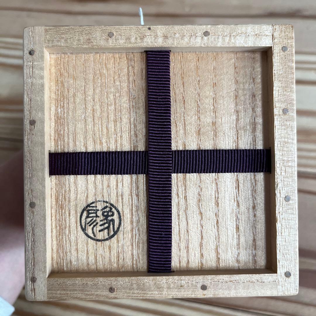 象彦　溜塗糸目香合　金箔