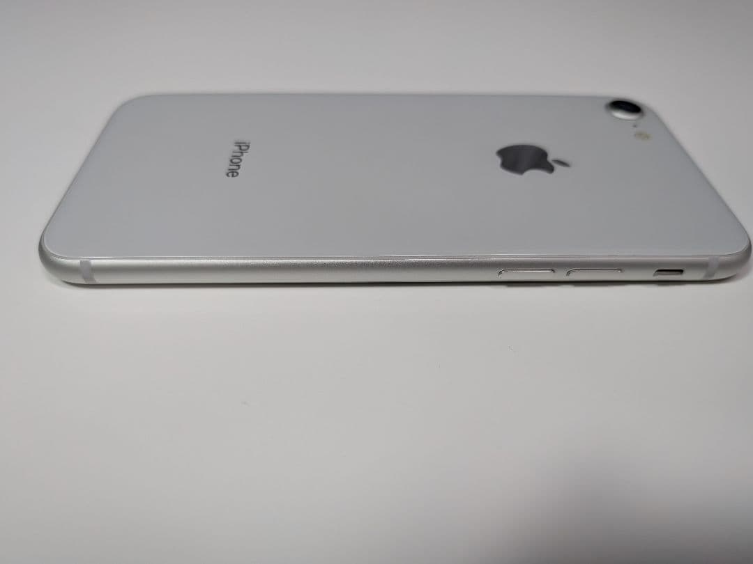 ④Apple iPhone8 64GB シルバー バッテリー88％