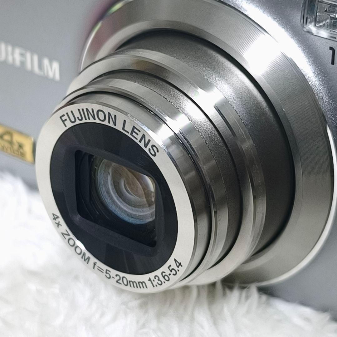 極美品✨FUJIFILM FinePix JX180 シルバー デジカメ