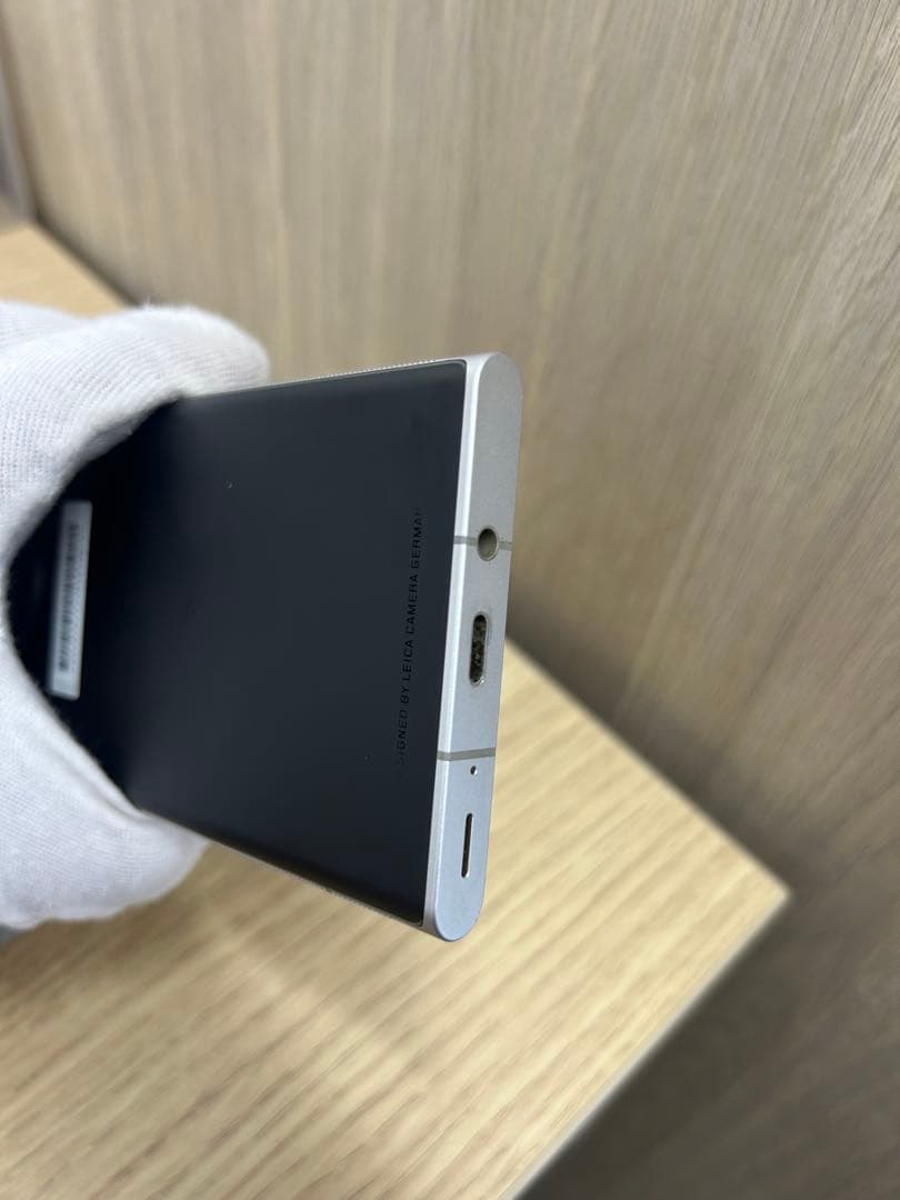 スマートフォン本体 LEITZ Phone1