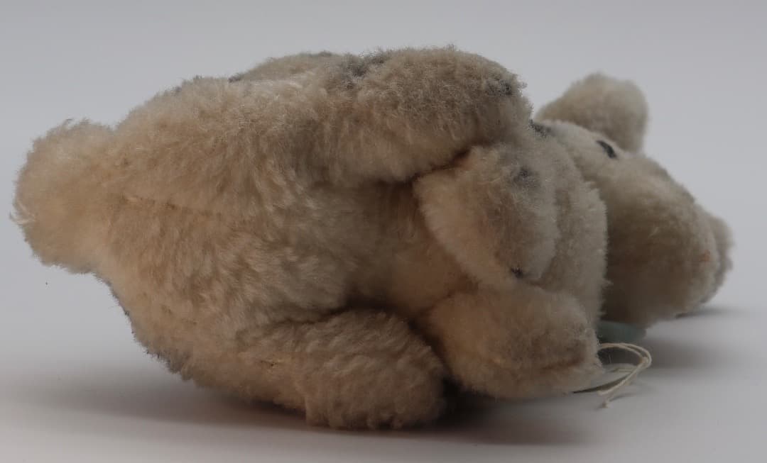 ビンテージのウサギぬいぐるみ クリーム色と黒の斑点 シューコ？