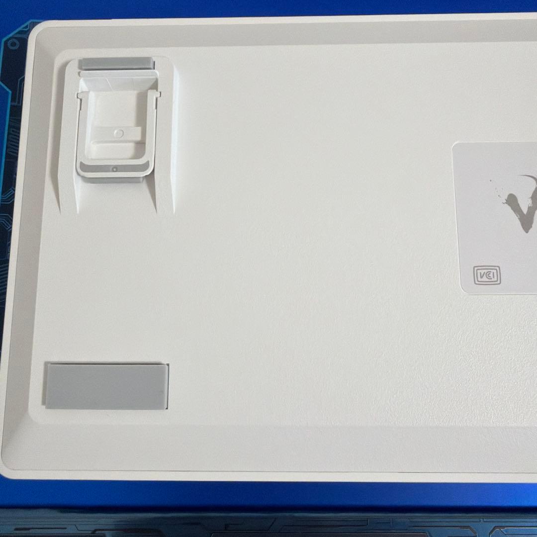 【極美品】エレコム Vcustom VK600A ホワイト ゲーミングキーボード