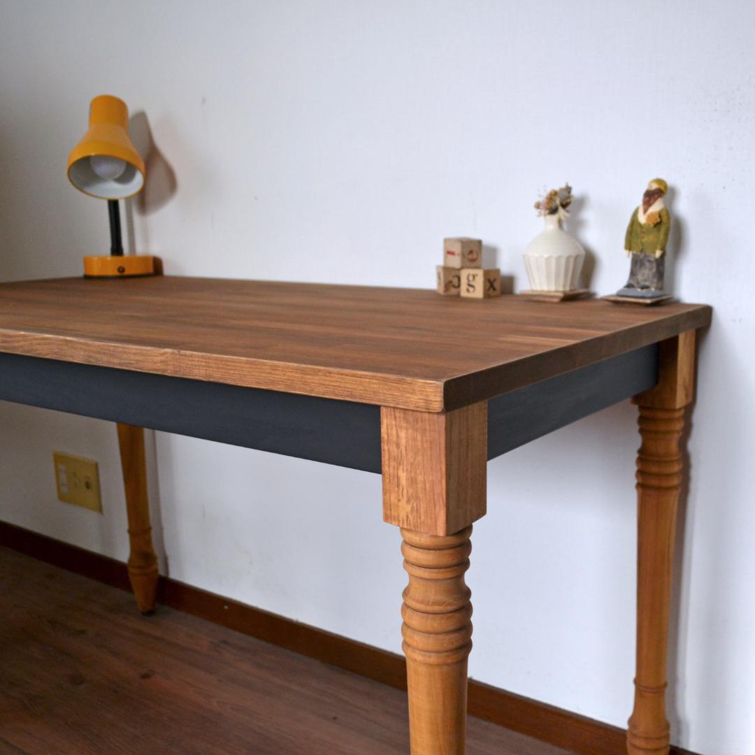 Turned leg antique table ろくろ脚