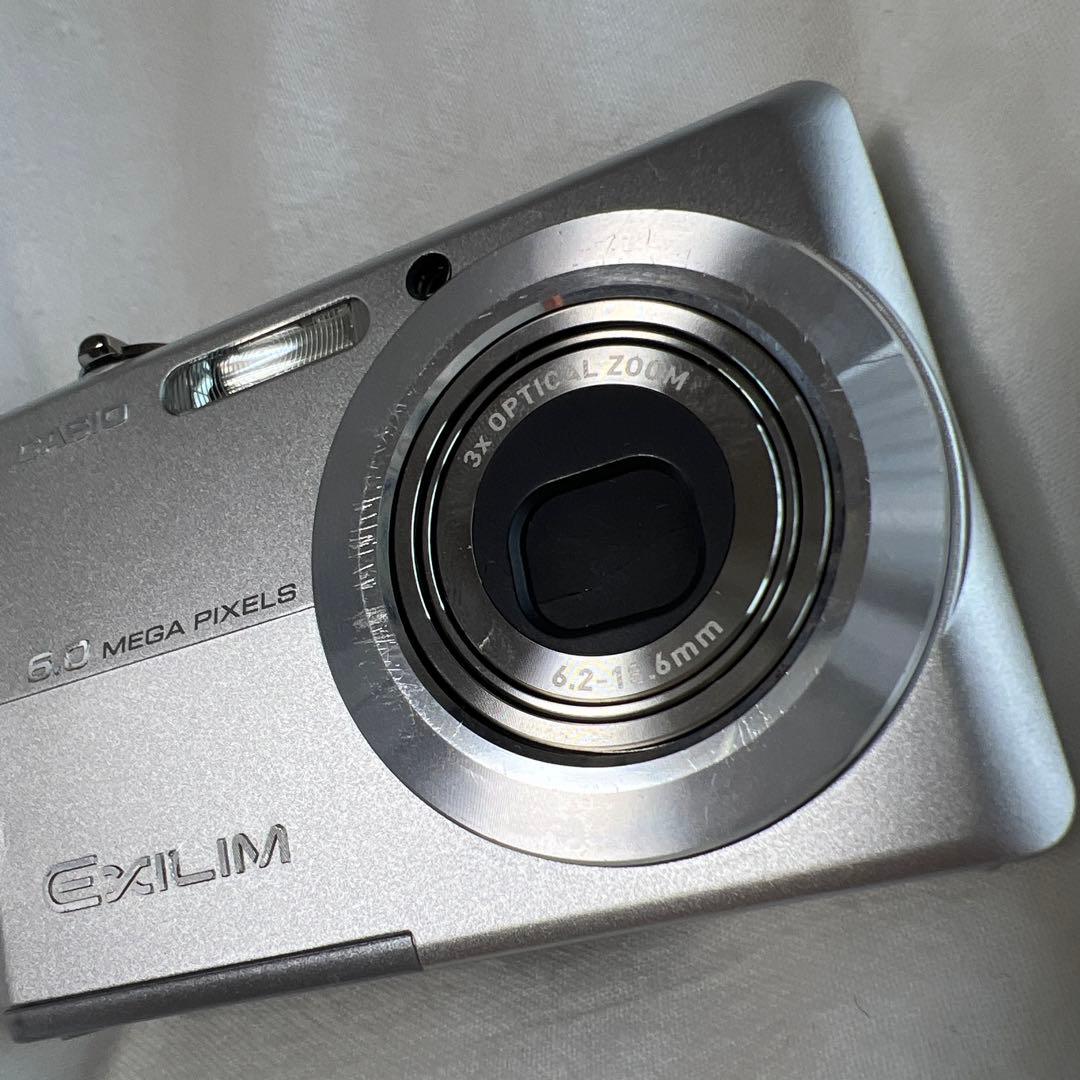 デジタルカメラ CASIO EX-Z600