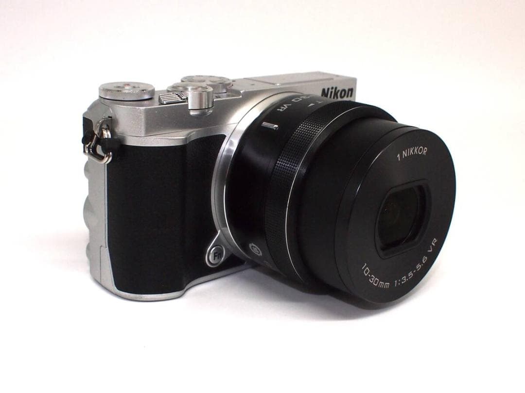 ★極上品★ Nikon 1 J5 標準パワーズームレンズキット