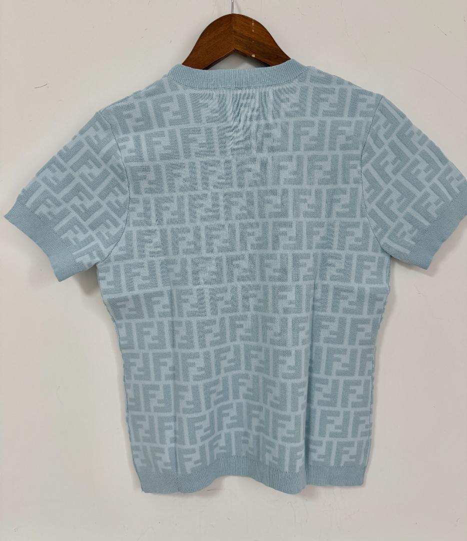ニットセーター　FENDI　春夏用　Ｆロゴ　Ｓ　綺麗　トップス　ブルー 女性