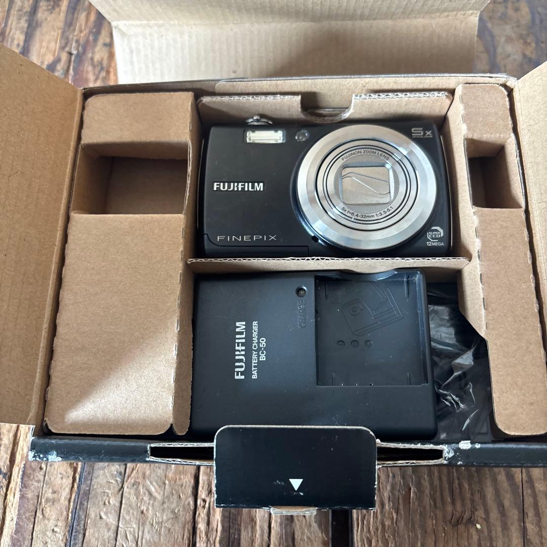 Fujifilm FinePix F100fd コンパクトデジタルカメラ　箱付