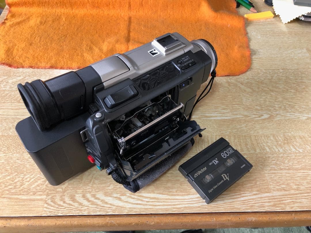 ビデオカメラ SONY DCR-TRV8 MiniDV