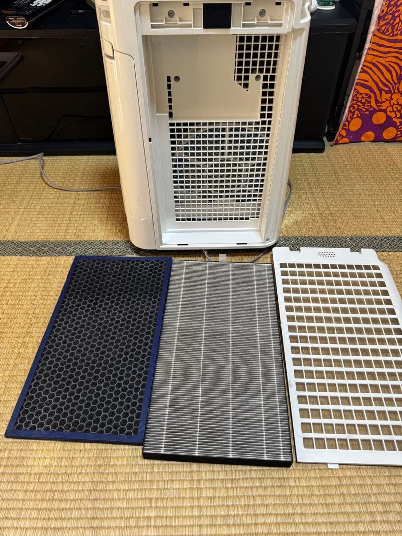 ★★ SHARP加湿機能付空気清浄機　本体美品　2018年製　送料込！★★