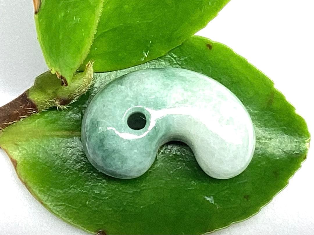 ✳神様からの授かり*糸魚川翡翠*淡緑色　守護石をお身近に　鑑定機関ソーティング付