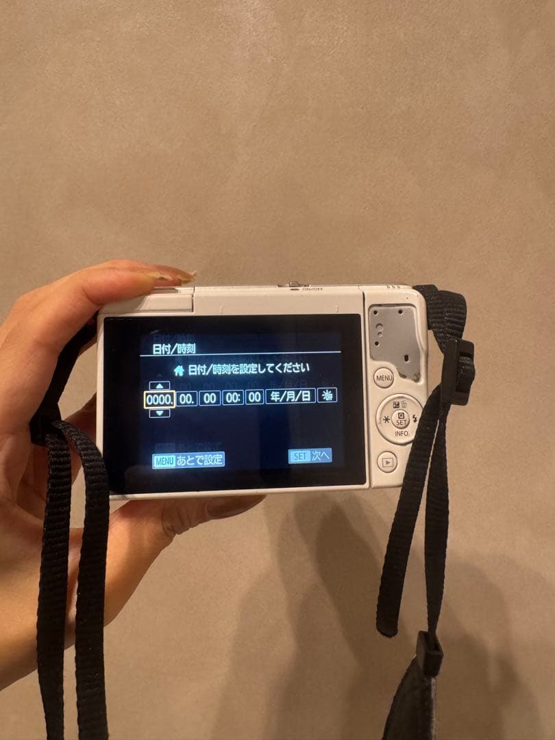 美咲【美品*付属品付き】canon EOS M10ミラーレスカメラ