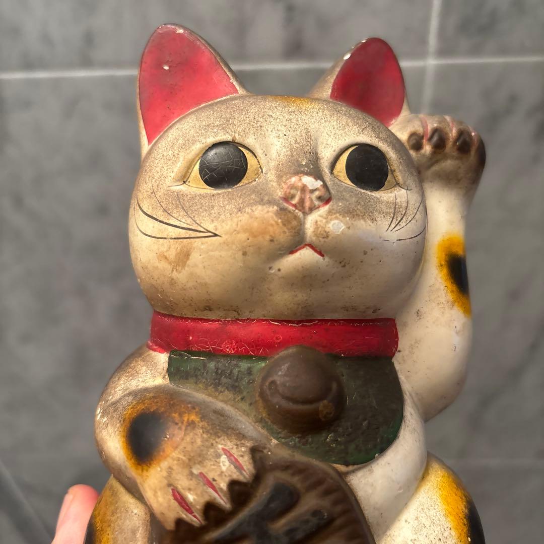 アンティーク　大きな瞳やお髭が美しい招き猫の陶器