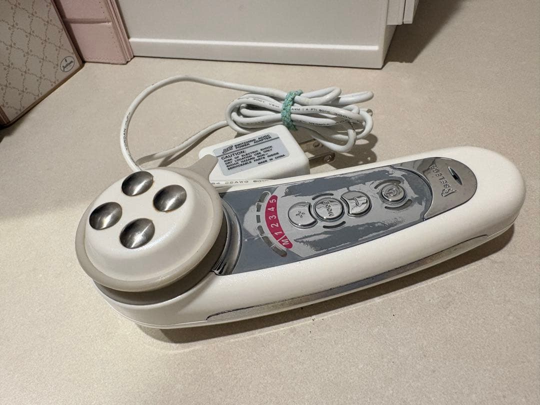 セルキュア4tプラス　美顔器　5段階調整