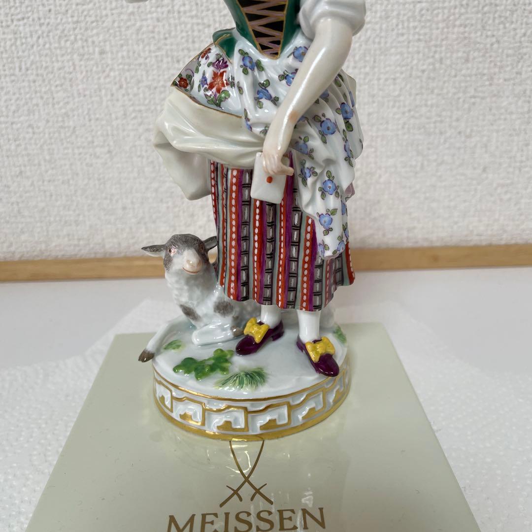 ・伝書鳩を持つ羊飼いの女性・マイセン・ボタン剣・高さ１８cm・Meissen・