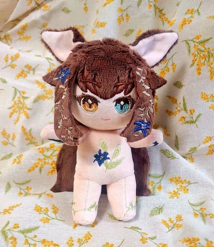 自作ぬい15cm　馬耳×青百合と蔦の刺繍