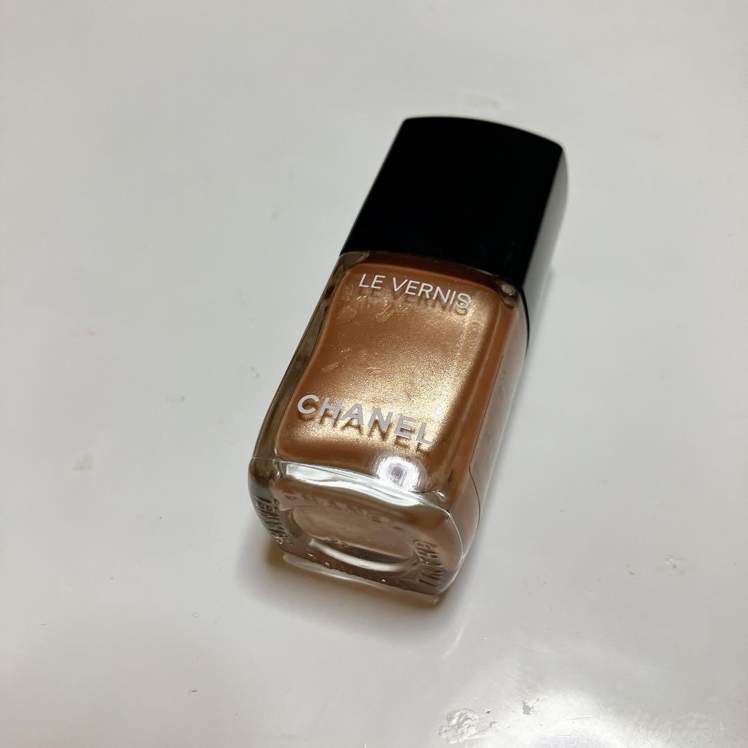 未使用に近いCHANEL シャネル ヴェルニ #897 ゴールデンサンド限定色