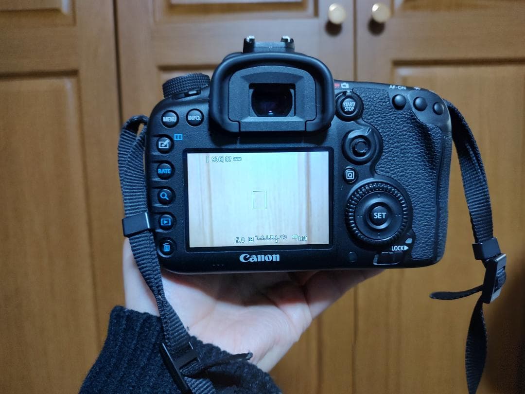 Canon EOS 7D Mark II Mark2 ボディ 箱 おまけ