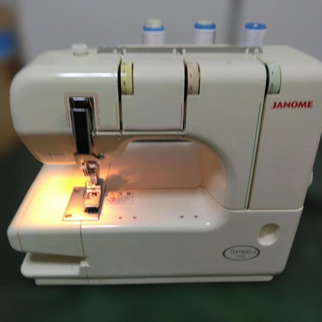 JANOME Tornado 3 本カバーステッチ795型。