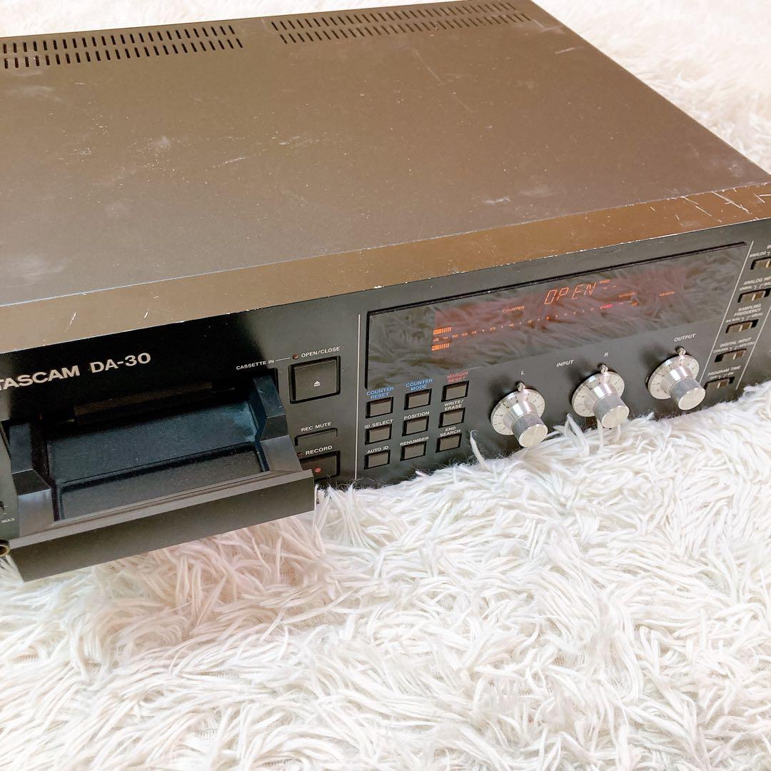 TASCAM DA-30 DATデッキ　オーディオ機器