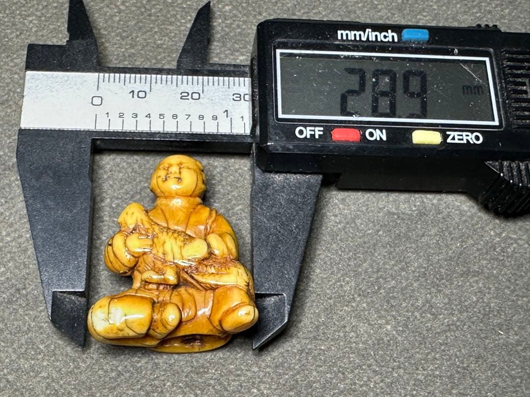 極上　根付　天然素材　アンティーク　骨董　飾り物　古美術品　 置物　細密細工
