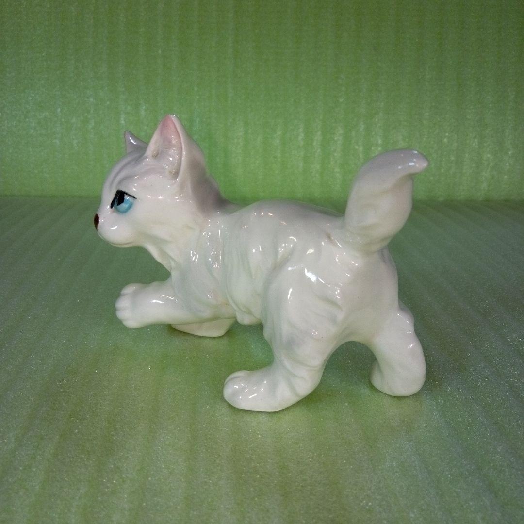 アンティークな猫の置物　白猫　white CAT　ホワイトキャット　レア　希少