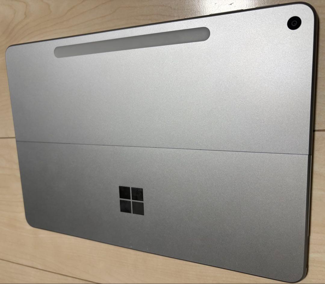 Microsoft Surface Pro 12本体と純正キーボード