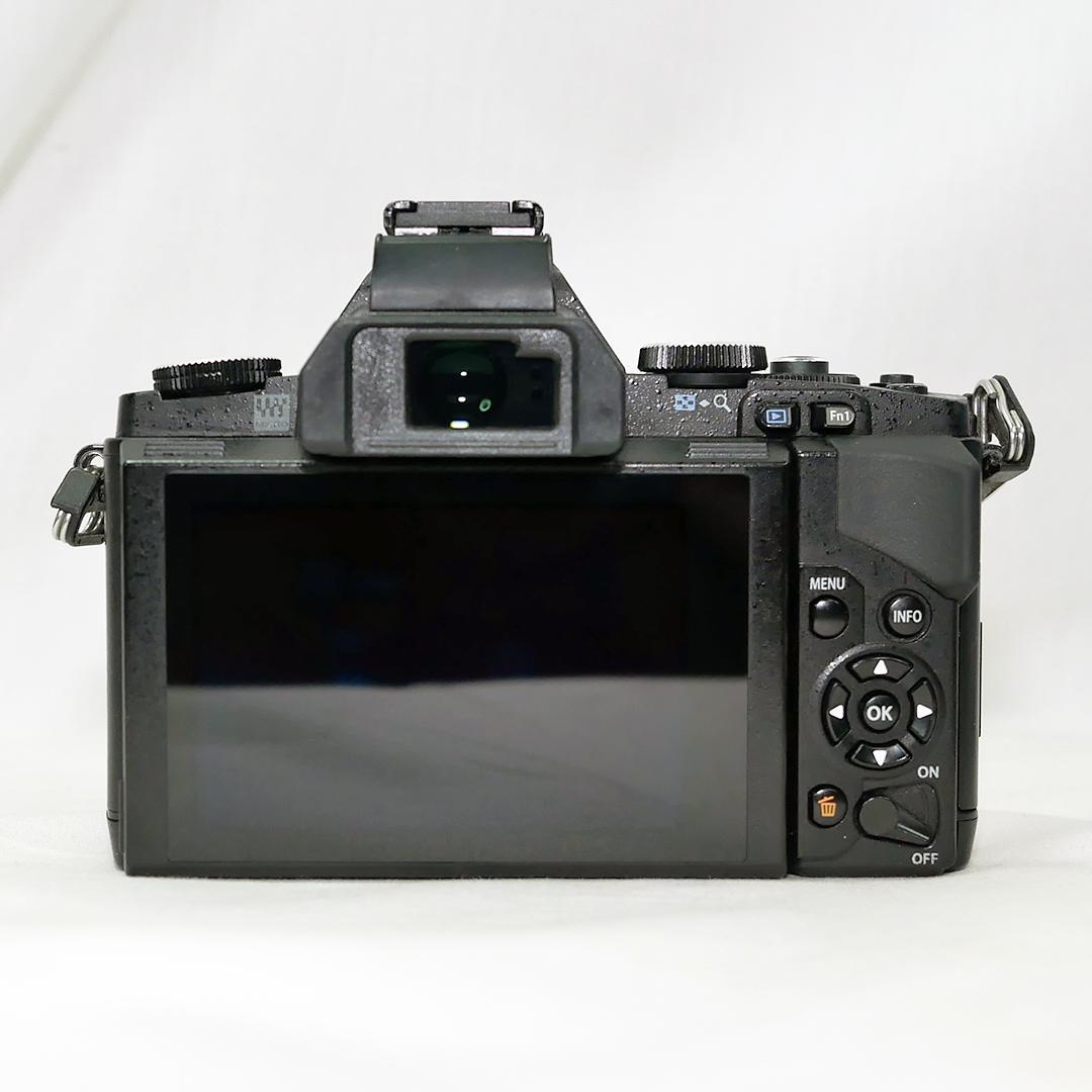 OLYMPUS OM-D E-M5 パンケーキレンズセット