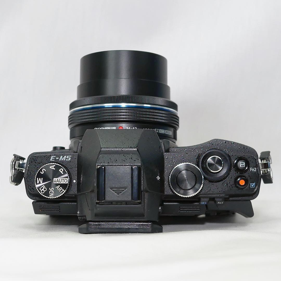 OLYMPUS OM-D E-M5 パンケーキレンズセット